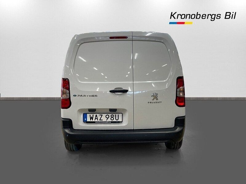 Begagnad Peugeot E-Partner 100 kW (136 HK) 2023 Vit Minibuss