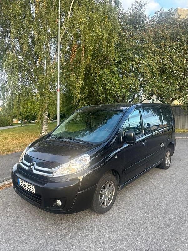 Svart Begagnad 2015 Citroën Jumpy Minibuss | 52 000 kr (Marknadspris) - Bild 1/4