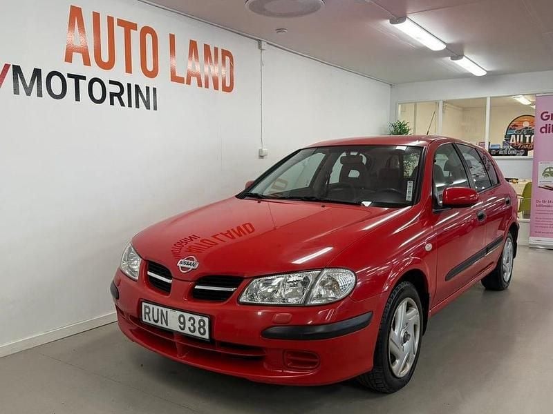 Röd Begagnad 2000 Nissan Almera Halvkombi | 39 900 kr - Bild 1/4