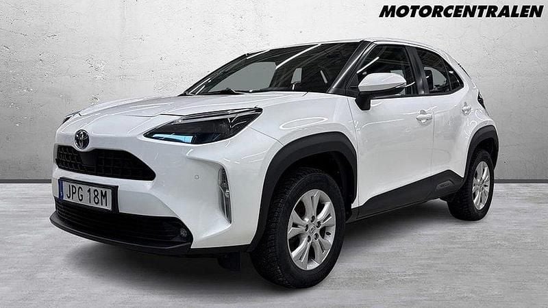 Vit Begagnad 2021 Toyota Yaris Cross SUV | 259 000 kr (Marknadspris) - Bild 1/4
