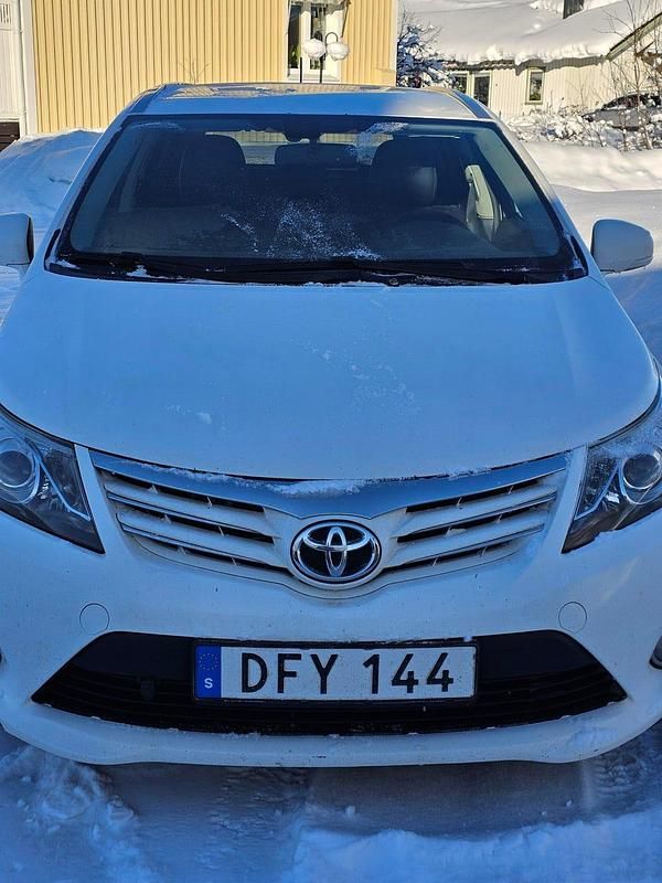 Begagnad Toyota Avensis 124 HK (91 kW) 2014 Kombi