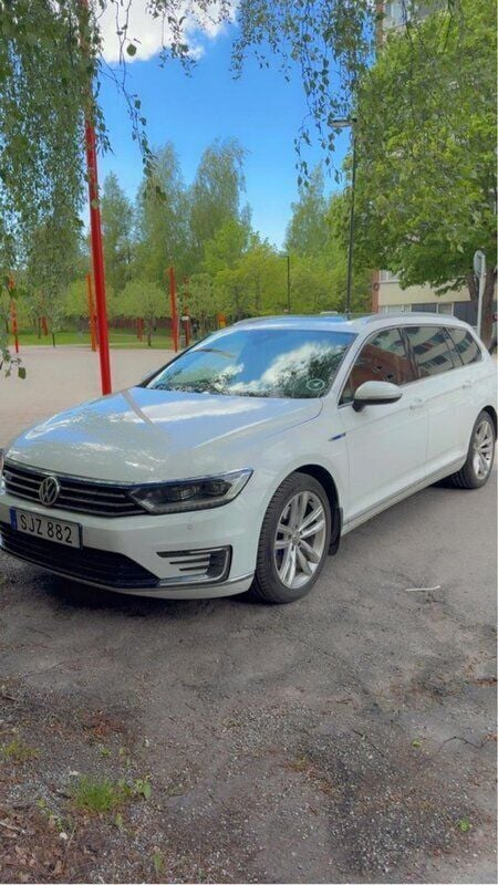 Vit Begagnad 2017 VW Passat GTE Kombi | 149 900 kr (Bra pris) - Bild 1/4