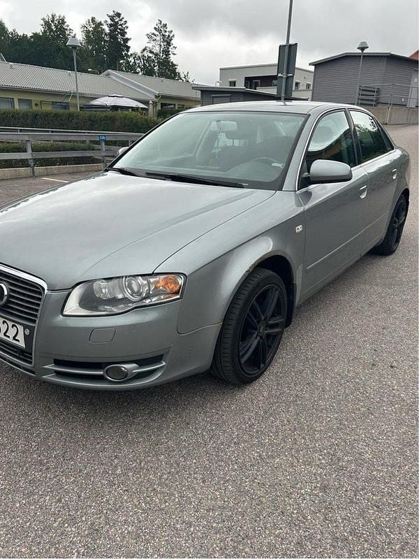Grå Begagnad 2006 Audi A4 Sedan | 32 000 kr (Lite dyr) - Bild 1/4