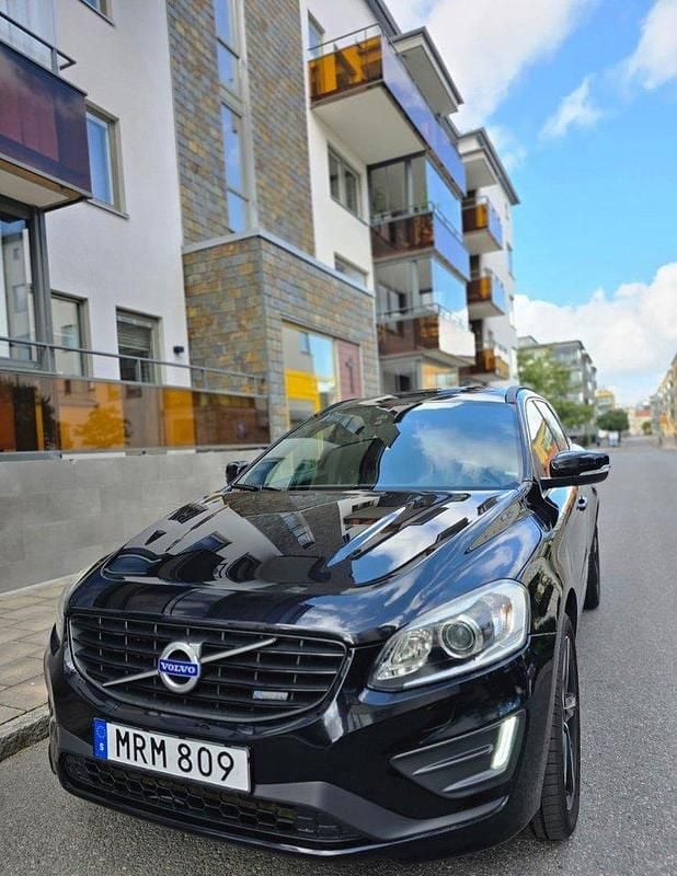 Svart Begagnad 2015 Volvo XC60 SUV | 219 000 kr (Lite dyr) - Bild 1/4