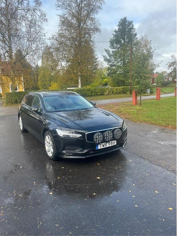 Svart Begagnad 2018 Volvo V90 Kombi | 160 000 kr (Marknadspris) - Bild 1/4