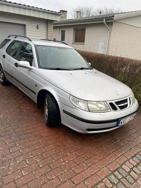Silver Begagnad 2004 Saab 9-5 Kombi | 10 000 kr (Superpris) - Bild 1/4