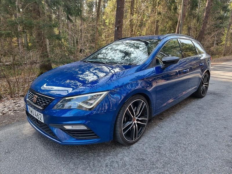 Blå Begagnad 2018 Seat Leon ST 4Drive Kombi | 198 500 kr - Bild 1/4