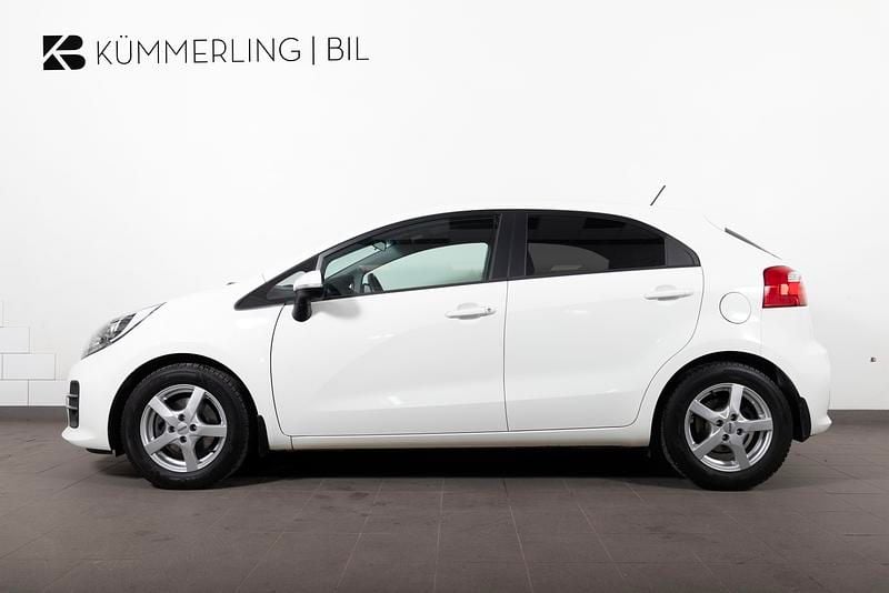 Begagnad Kia Rio 109 HK (80 kW) 2016 Vit Halvkombi