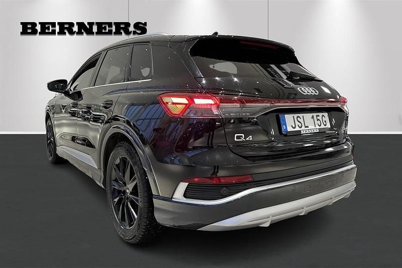Begagnad Audi Q4 e-tron S-Line 219 kW (299 HK) 2023 Svart SUV