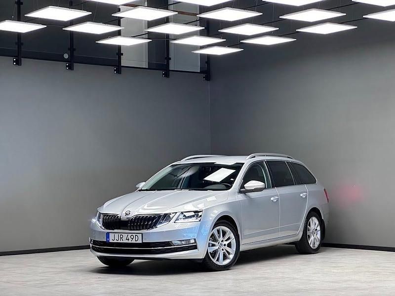 Silver Begagnad 2020 Skoda Octavia Style Kombi | 239 900 kr (Marknadspris) - Bild 1/3
