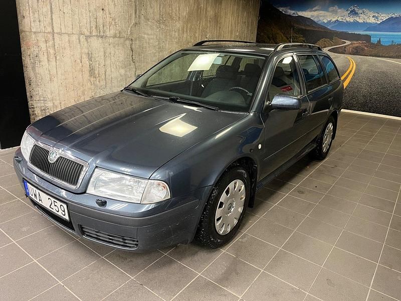 Mörkgrå Begagnad 2004 Skoda Octavia Tour Kombi | 18 900 kr (Marknadspris) - Bild 1/4