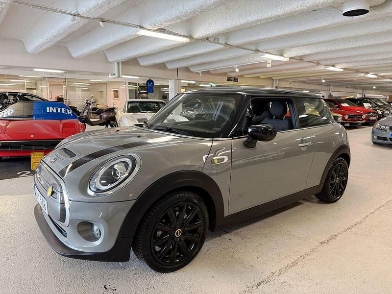 Grå (moonwalkgrey metallic) Begagnad 2020 Mini Cooper SE Halvkombi | 189 900 kr (Bra pris) - Bild 1/4