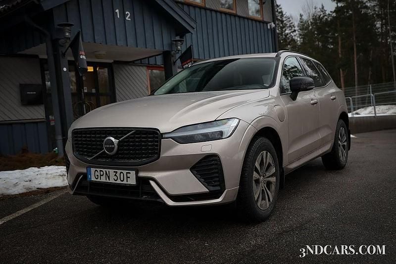 Begagnad Volvo XC60 Plus 350 HK (257 kW) 2024 Grå SUV