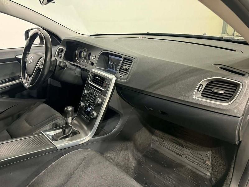 Begagnad Volvo S60 Momentum 150 HK (110 kW) 2010 Silver Sedan