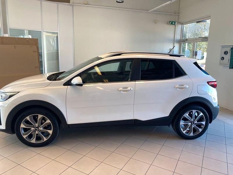 Vit Begagnad 2019 Kia Stonic Advance SUV | 164 900 kr (Marknadspris) - Bild 1/4