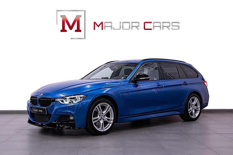Blå Begagnad 2018 BMW 320 M Sport Kombi | 299 900 kr (Dyr) - Bild 1/4