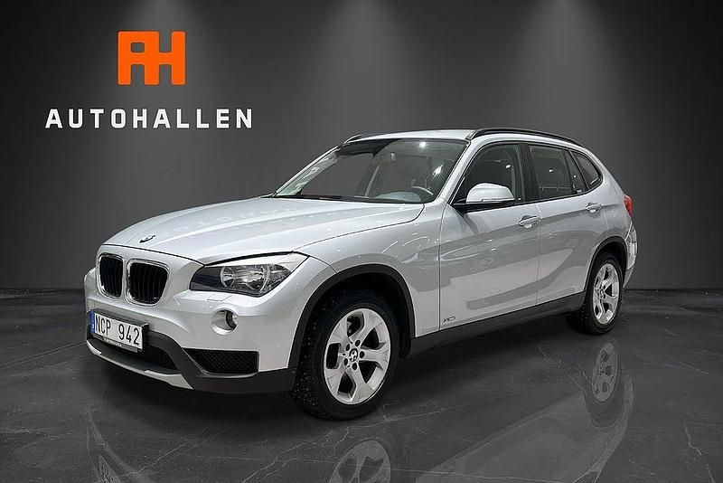 Silver Begagnad 2012 BMW X1 SUV | 139 900 kr (Marknadspris) - Bild 1/4