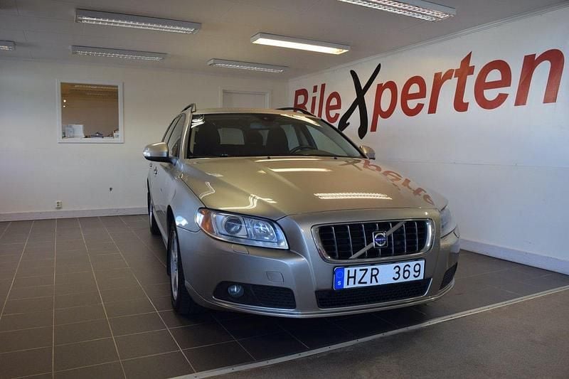 Ljusbrun (brun) Begagnad 2009 Volvo V70 Momentum Kombi | 44 900 kr (Lite dyr) - Bild 1/4