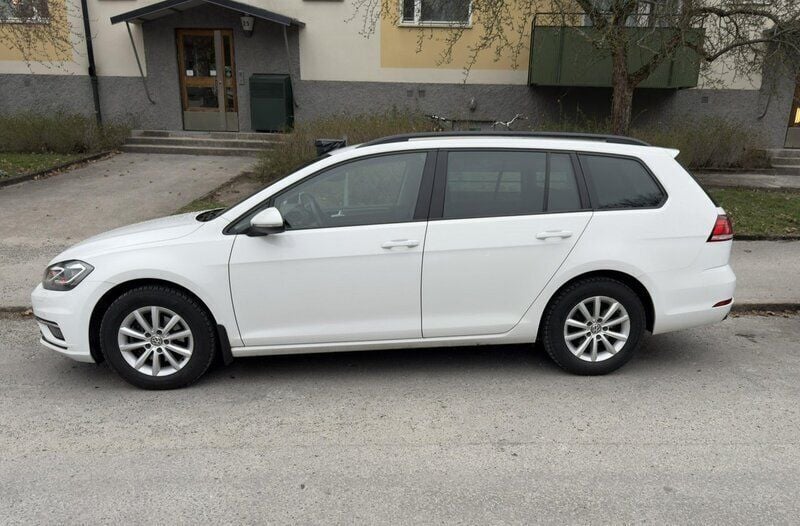 Vit Begagnad 2019 VW Golf VII Kombi | 90 500 kr (Superpris) - Bild 1/4