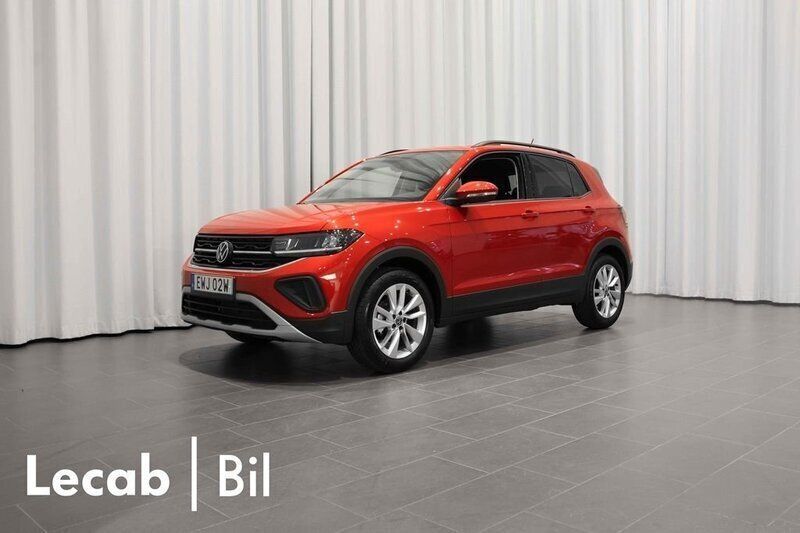 Röd (kings red metallic) Ny 2025 VW T-Cross Life SUV | 293 200 kr (Marknadspris) - Bild 1/4