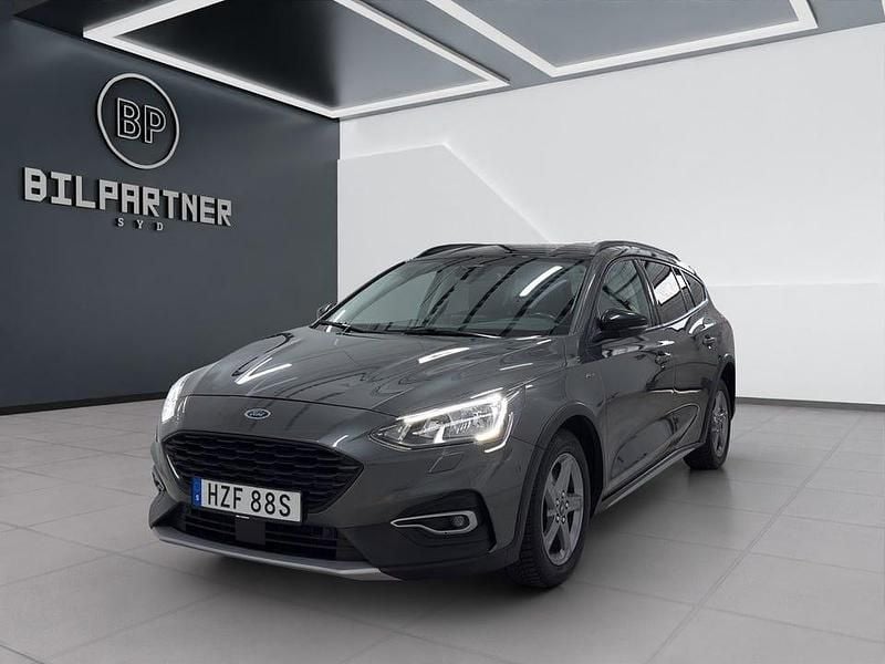 Grå Begagnad 2019 Ford Focus Active Kombi | 144 900 kr (Marknadspris) - Bild 1/4