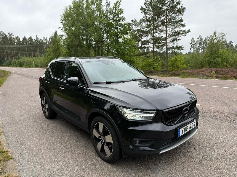 Svart Begagnad 2019 Volvo XC40 SUV | 283 000 kr (Marknadspris) - Bild 1/4