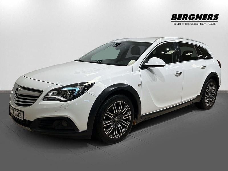 Vit Begagnad 2015 Opel Insignia Country Tourer Kombi | 139 900 kr (Bra pris) - Bild 1/4
