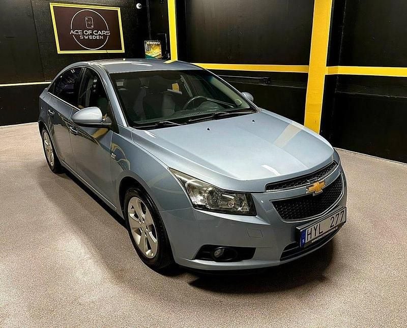 Blå Begagnad 2010 Chevrolet Cruze Sedan | 44 900 kr (Marknadspris) - Bild 1/4