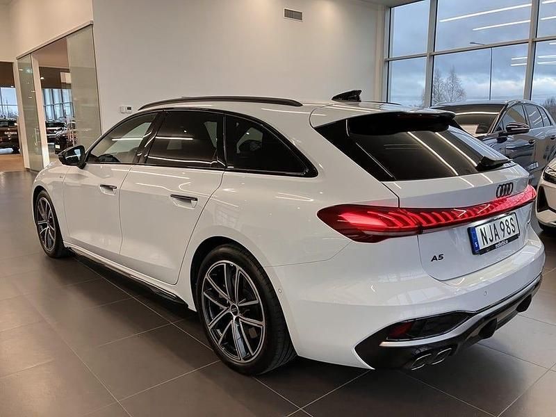 Begagnad Audi A5 S-Line 204 HK (150 kW) 2025 Glaciärvit metallic Kombi