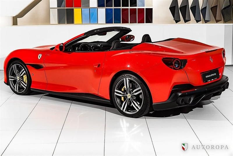 Begagnad Ferrari Portofino 600 HK (441 kW) 2019 Rosso corsa Cab