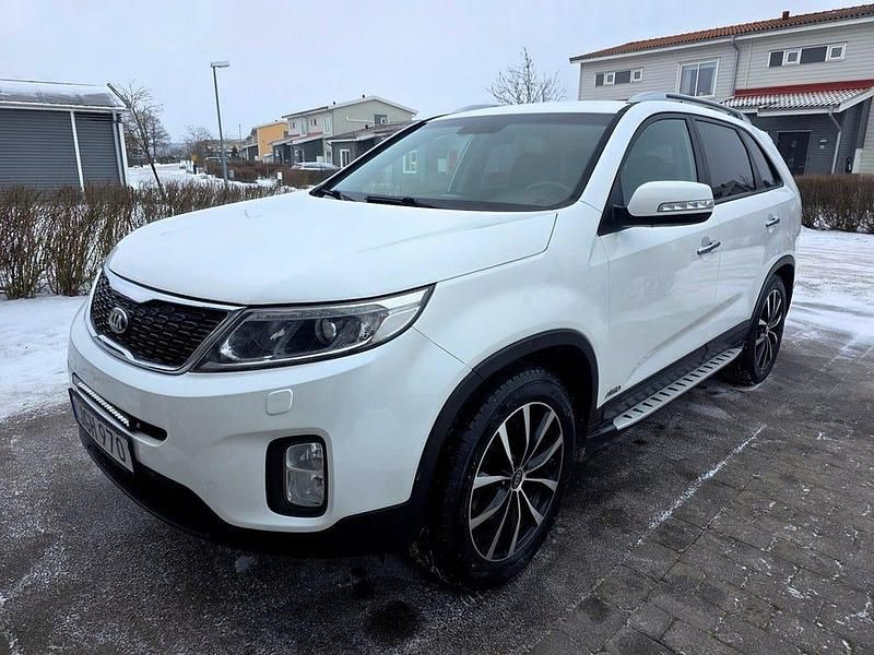 Vit Begagnad 2014 Kia Sorento SUV | 114 900 kr (Marknadspris) - Bild 1/4