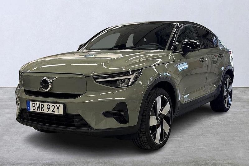 Grön Ny 2024 Volvo EC40 Plus SUV | 489 900 kr (Marknadspris) - Bild 1/4