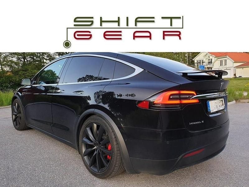 Obsidiansvart metallic | ultravitt läder Begagnad 2016 Tesla Model X SUV | 495 000 kr - Bild 1/4