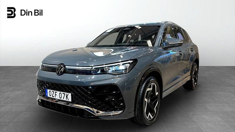 Mörkgrå Begagnad 2025 VW Tiguan R-line SUV | 489 900 kr (Lite dyr) - Bild 1/4