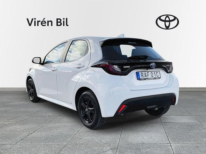 Begagnad Toyota Yaris Hybrid Active 117 HK (86 kW) 2022 Vit Halvkombi