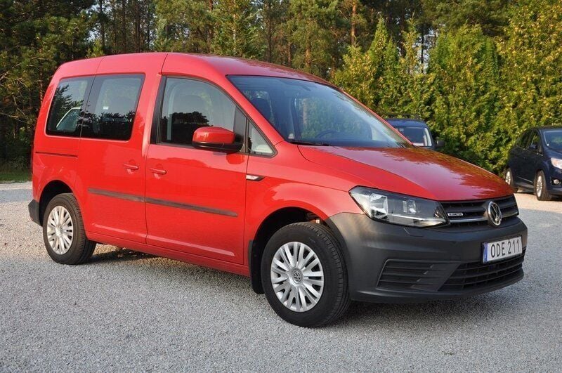 Röd Begagnad 2016 VW Caddy Life Minibuss | 149 900 kr (Dyr) - Bild 1/4