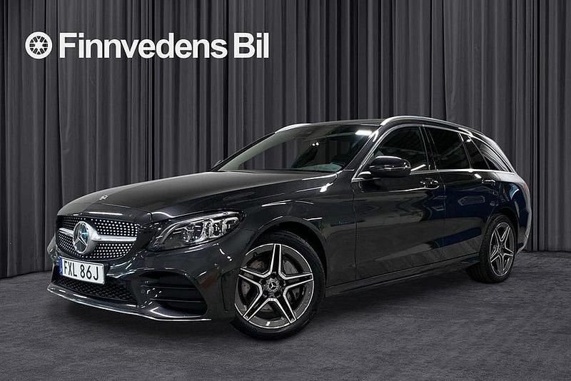 Grå Begagnad 2019 Mercedes C300e Kombi | 309 000 kr (Dyr) - Bild 1/4