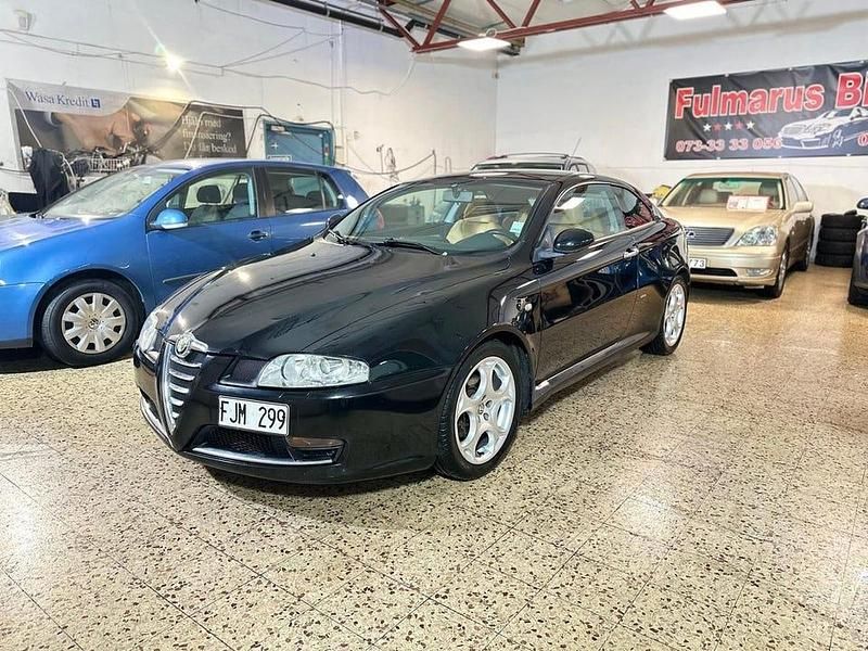 Begagnad Alfa Romeo GT 166 HK (122 kW) 2007 Svart Sportkupé