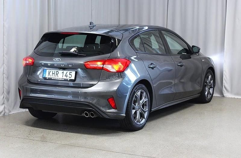 Begagnad Ford Focus ST-Line 126 HK (92 kW) 2018 Grå Halvkombi