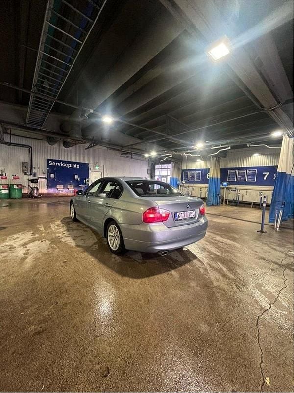 Grå Begagnad 2008 BMW 320 Advantage Sedan | 49 999 kr (Bra pris) - Bild 1/4