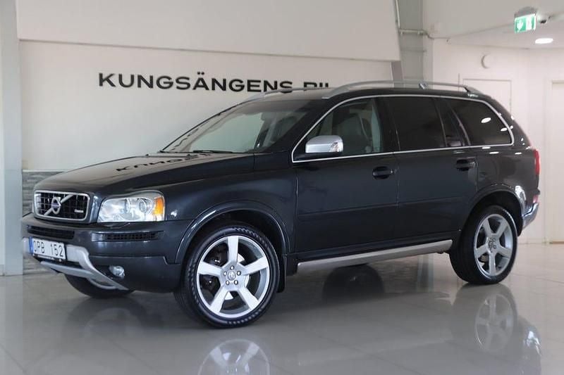 Grå Begagnad 2013 Volvo XC90 R-Design SUV | 129 900 kr (Marknadspris) - Bild 1/4