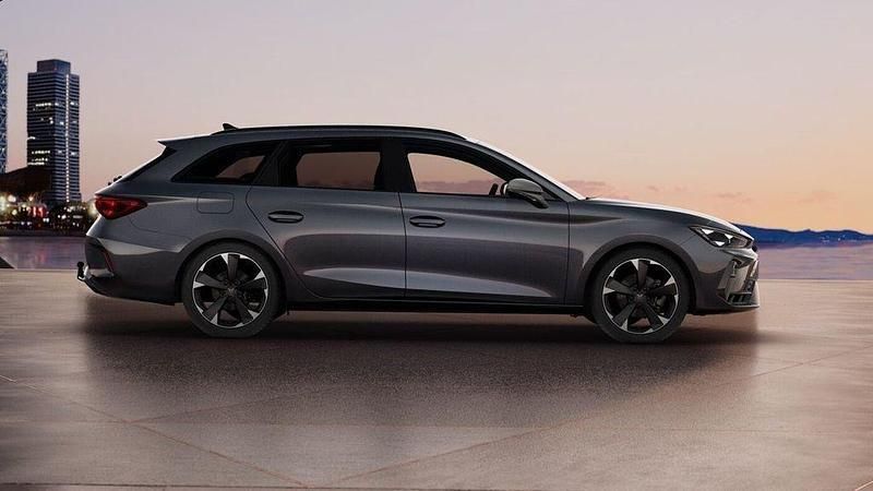 Mörkgrå Ny 2025 Cupra Leon Kombi | 339 000 kr (Superpris) - Bild 1/4