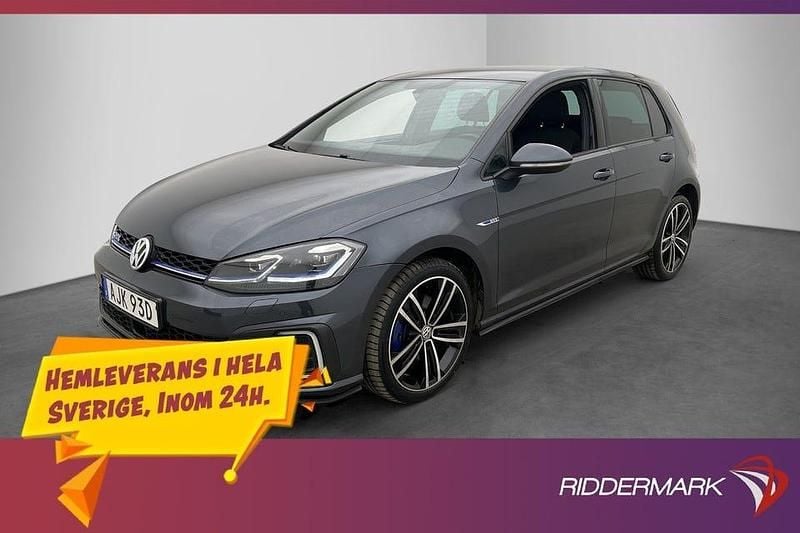 Begagnad VW Golf VIII GTE 204 HK (150 kW) 2019 Mörkblå Halvkombi