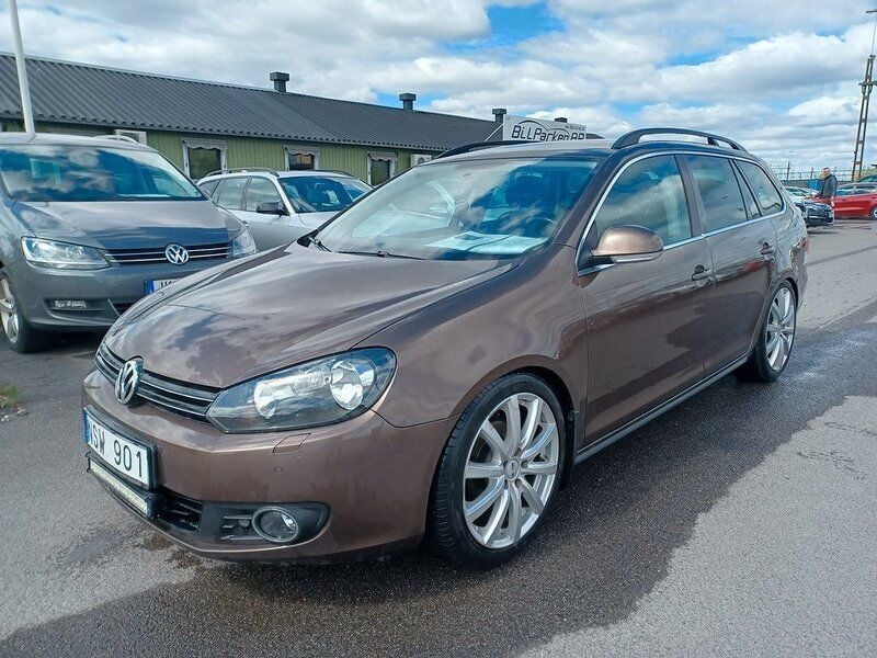 Mörkbrun Begagnad 2010 VW Golf VI Kombi | 59 900 kr (Lite dyr) - Bild 1/4