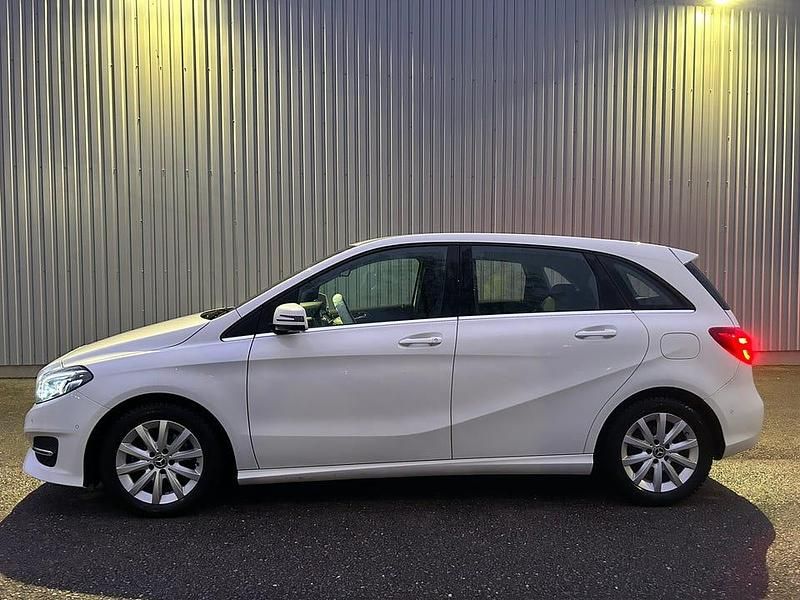 Begagnad Mercedes B180 109 HK (80 kW) 2018 Minibuss