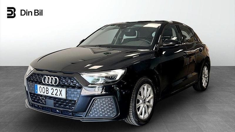 Mytsvart metallic Begagnad 2022 Audi A1 Sportback Proline Halvkombi | 214 000 kr (Marknadspris) - Bild 1/4