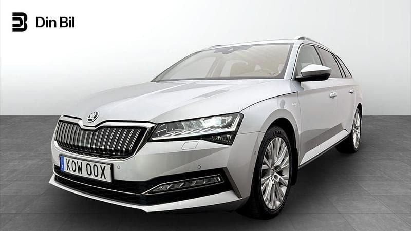 Silver Begagnad 2023 Skoda Superb Business Line Kombi | 399 900 kr (Lite dyr) - Bild 1/4
