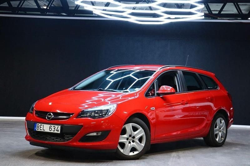 Röd Begagnad 2013 Opel Astra Enjoy Kombi | 99 900 kr (Dyr) - Bild 1/4