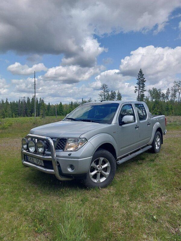 Silver Begagnad 2008 Nissan Navara Pickup | 69 000 kr (Dyr) - Bild 1/4