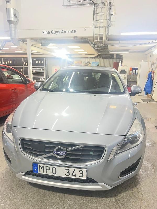 Begagnad 2011 Volvo S60 Sedan | 100 000 kr (Lite dyr) - Bild 1/4